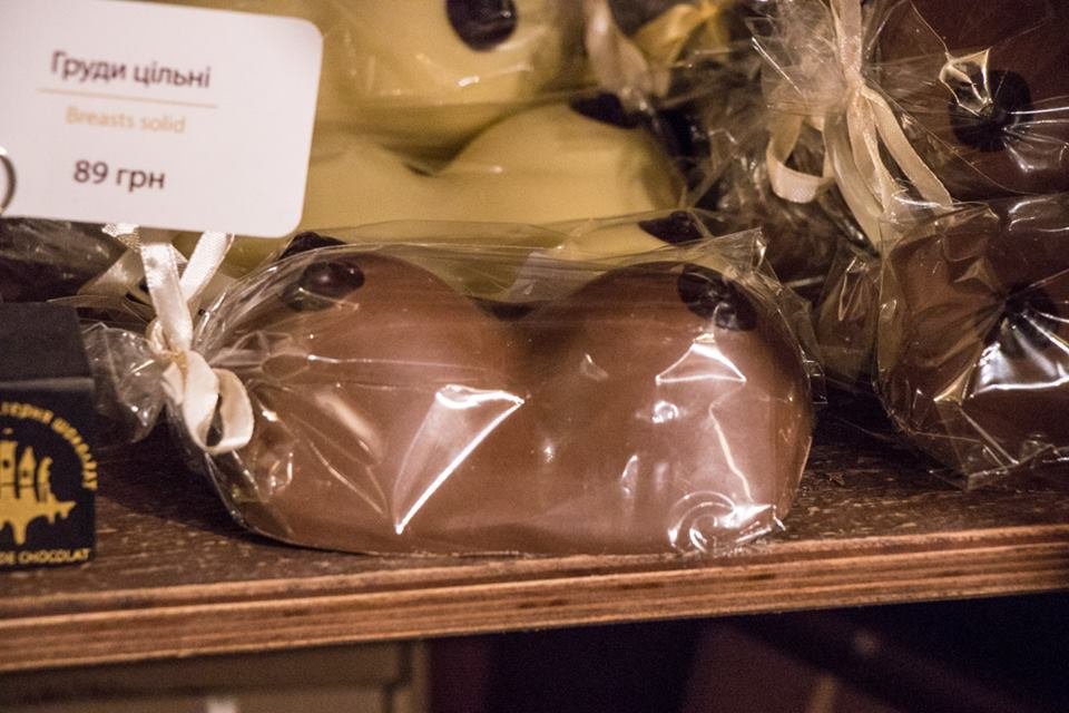 Кроме шоколадных петушков в заведении можно прикупить и нечто другое интересное Кроме шоколадных петушков в заведении можно прикупить и нечто другое интересное