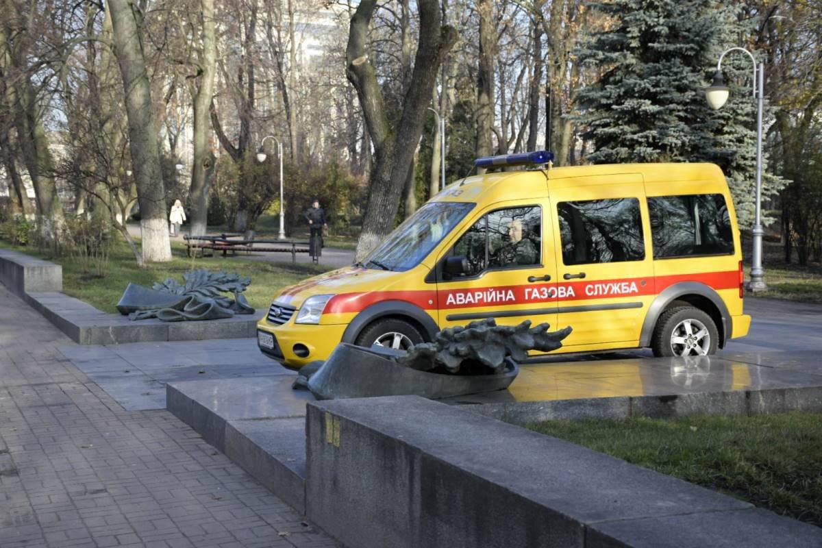 Газовщики пытаются "воскресить" монумент Газовщики пытаются "воскресить" монумент