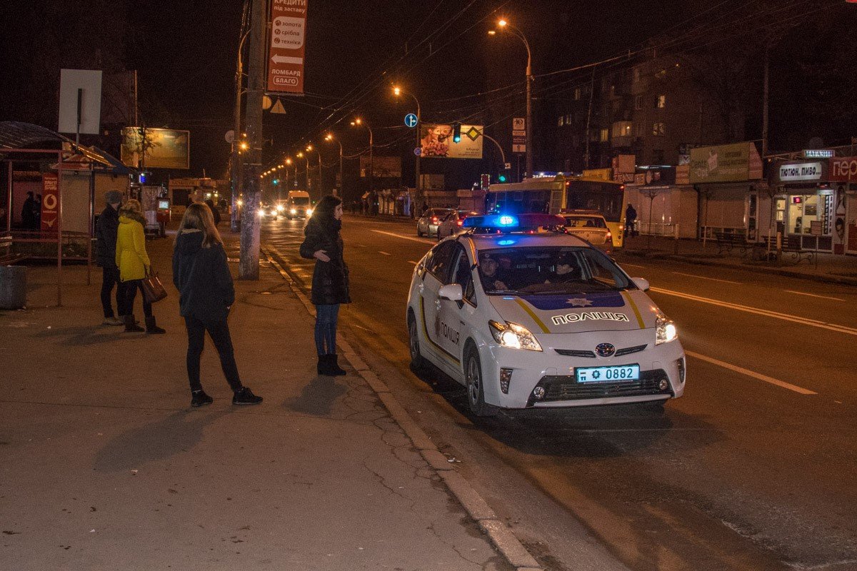 На место прибыло около 20 патрульных машин 