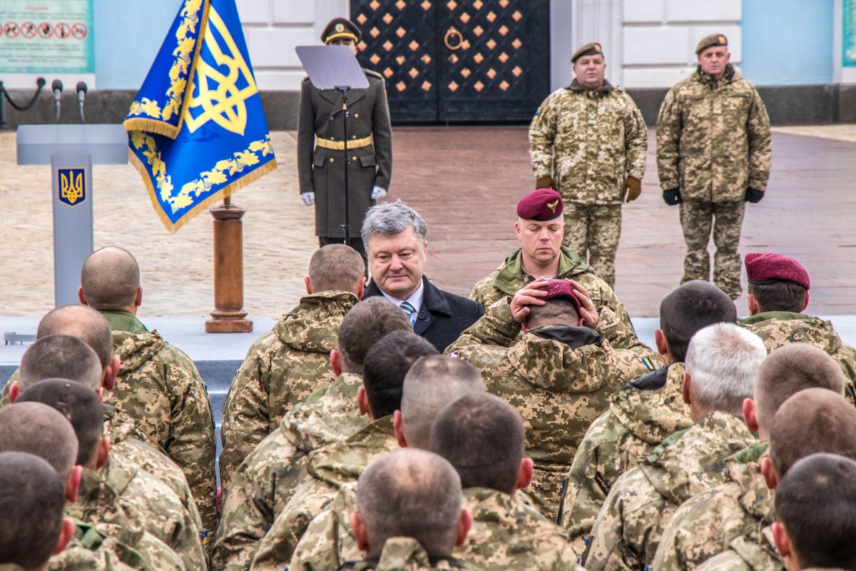 Но спустя какое-то время они сменили их на красные Но спустя какое-то время они сменили их на красные