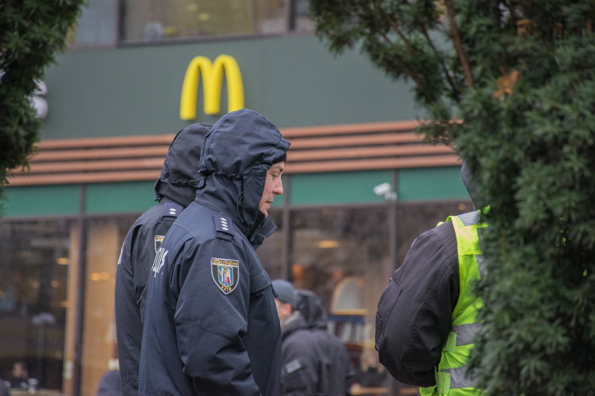 За порядком в Киеве следят полицейских и военнослужащие не только Киева, а из ближайших регионов.