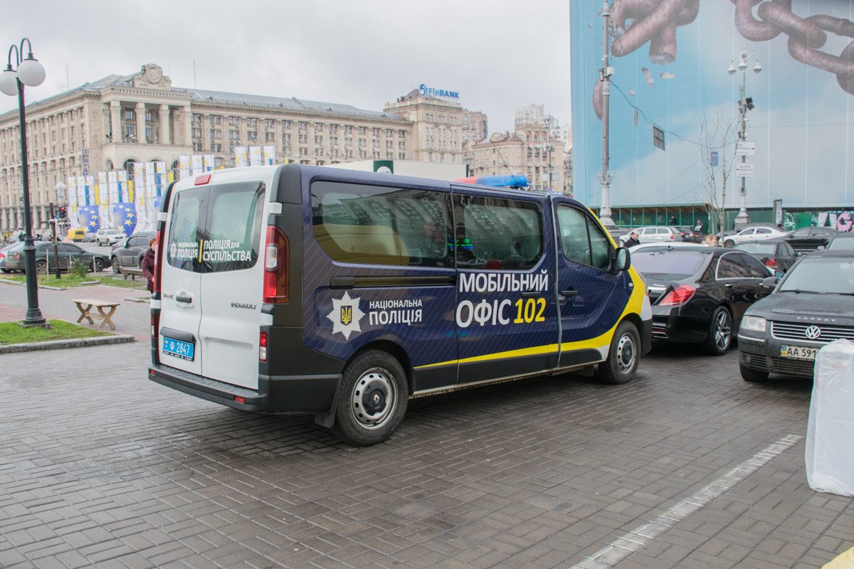 На Майдане Незалежности расположен мобильный офис Нацполиции