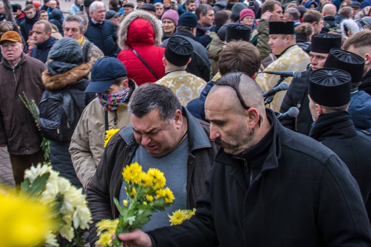 Не сдерживали слез не только женщины
