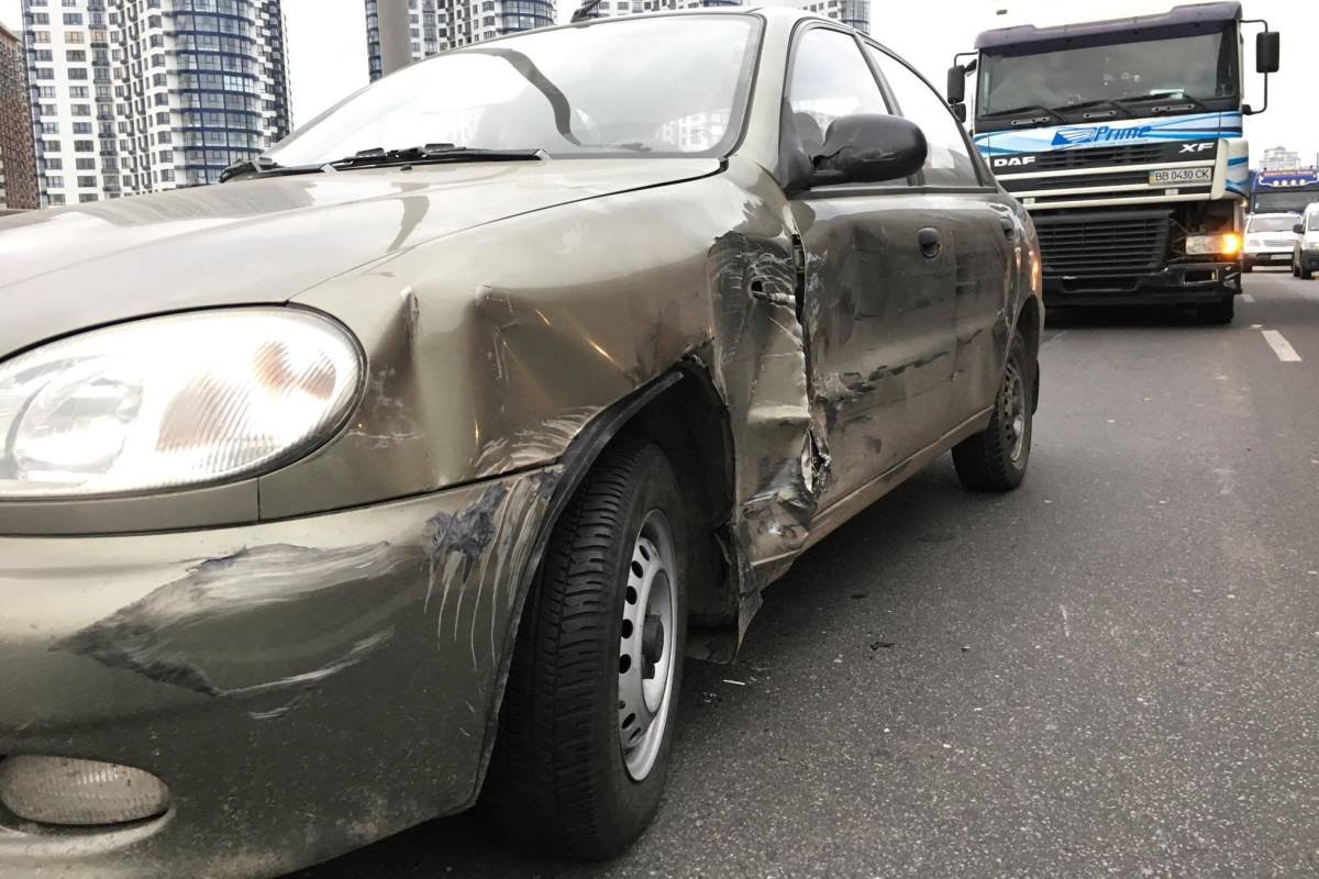 Повреждения Lanos, полученные в результате ДТП, 