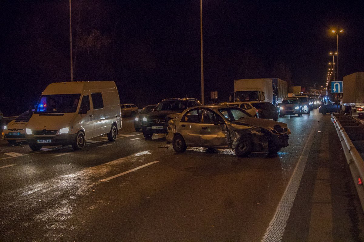 Авария произошла на трассе Житомир-Киев