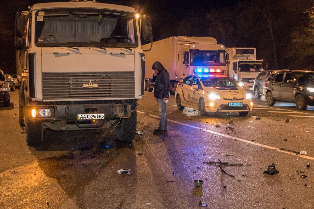 МАЗ задел автомобиль BMW