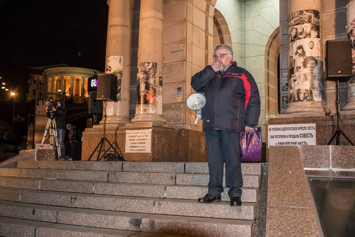 В центре Киева люди хотя узнать, за что гибли люди на Майдане В центре Киева люди хотя узнать, за что гибли люди на Майдане