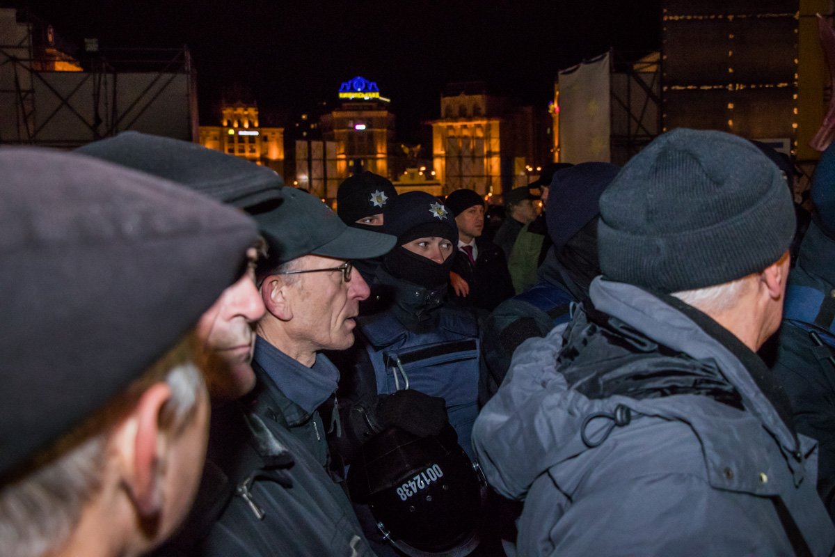 Митингующие хотели поставить палатки