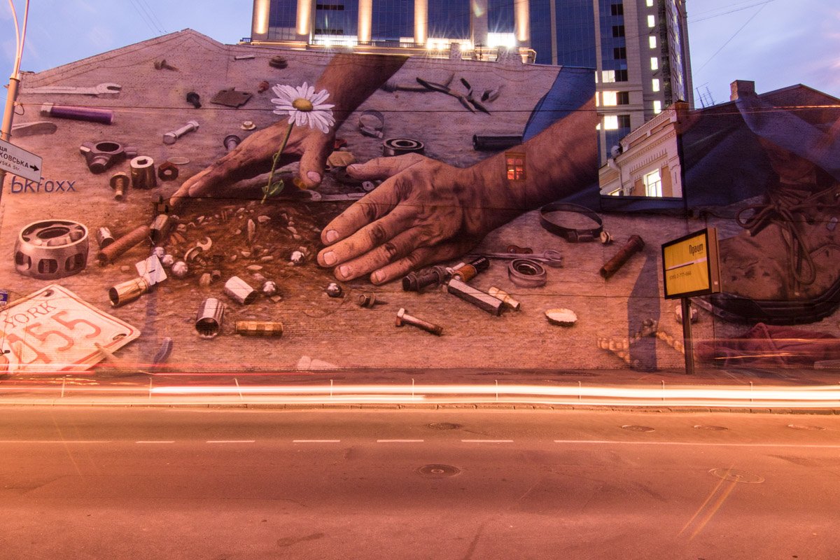 Мурал начали рисовать в конце октября