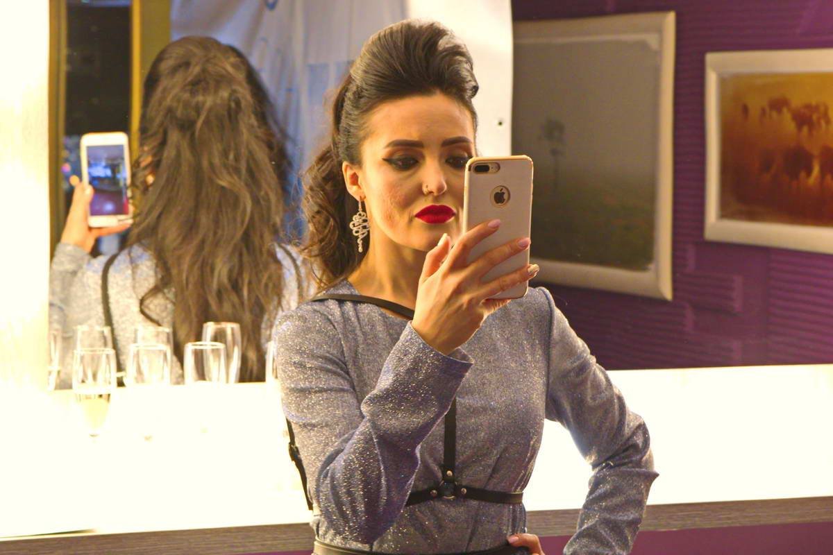 Делали селфи...