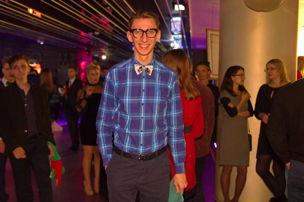 Известный ведущий Слава Соломко приехал поддержать своих на показе