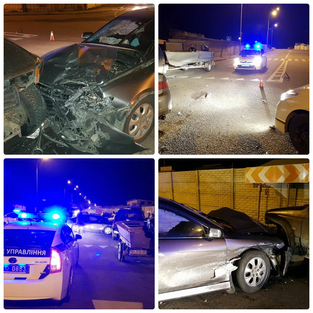 К месту аварии уже прибыли патрульные и бригада скорой помощи