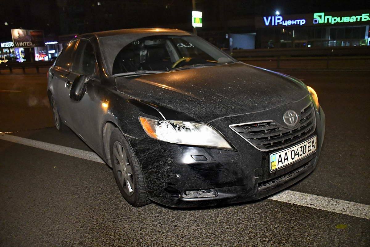 Автомобиль Toyota ехал из центра города