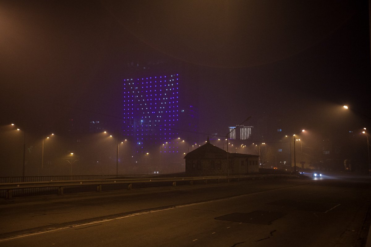 Некоторые пользователи предполагают, что запах похож на горелый торф Некоторые пользователи предполагают, что запах похож на горелый торф