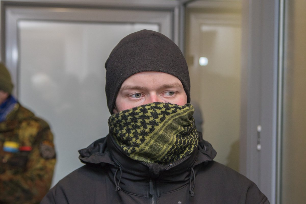 Многие из протестующих были в масках и балаклавах Многие из протестующих были в масках и балаклавах