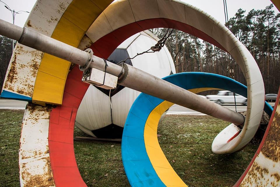 Футбольный символ установят в другом месте Футбольный символ установят в другом месте