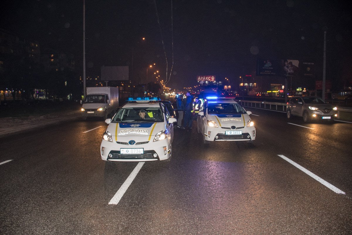 На месте работали несколько экипажей патрульной полиции На месте работали несколько экипажей патрульной полиции