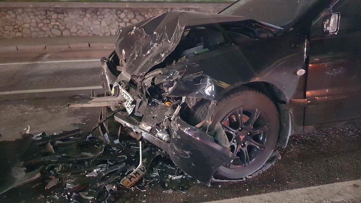 На Набережно-Крещатицкой столкнулись три автомобиля