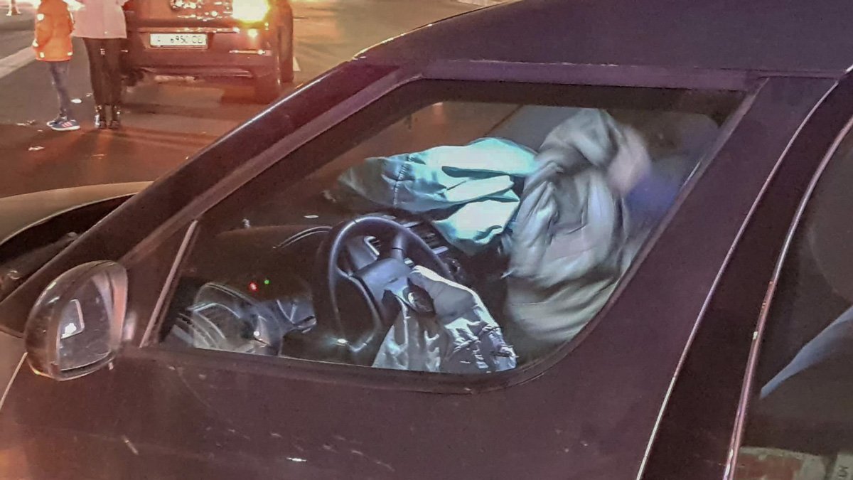 В автомобилях сработали подушки безопасности 