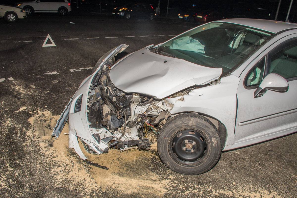 Водителя авто госпитализировали с многочисленными ушибами