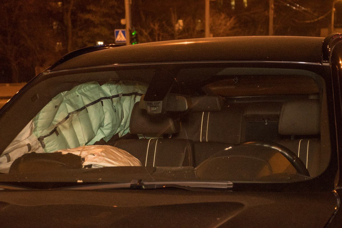 В машине сработала подушка безопасности 