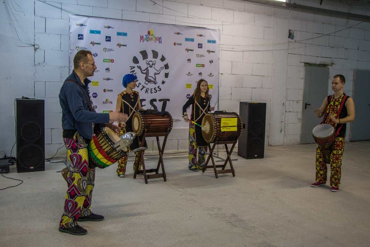 Африканские танцы в разгаре Африканские танцы в разгаре