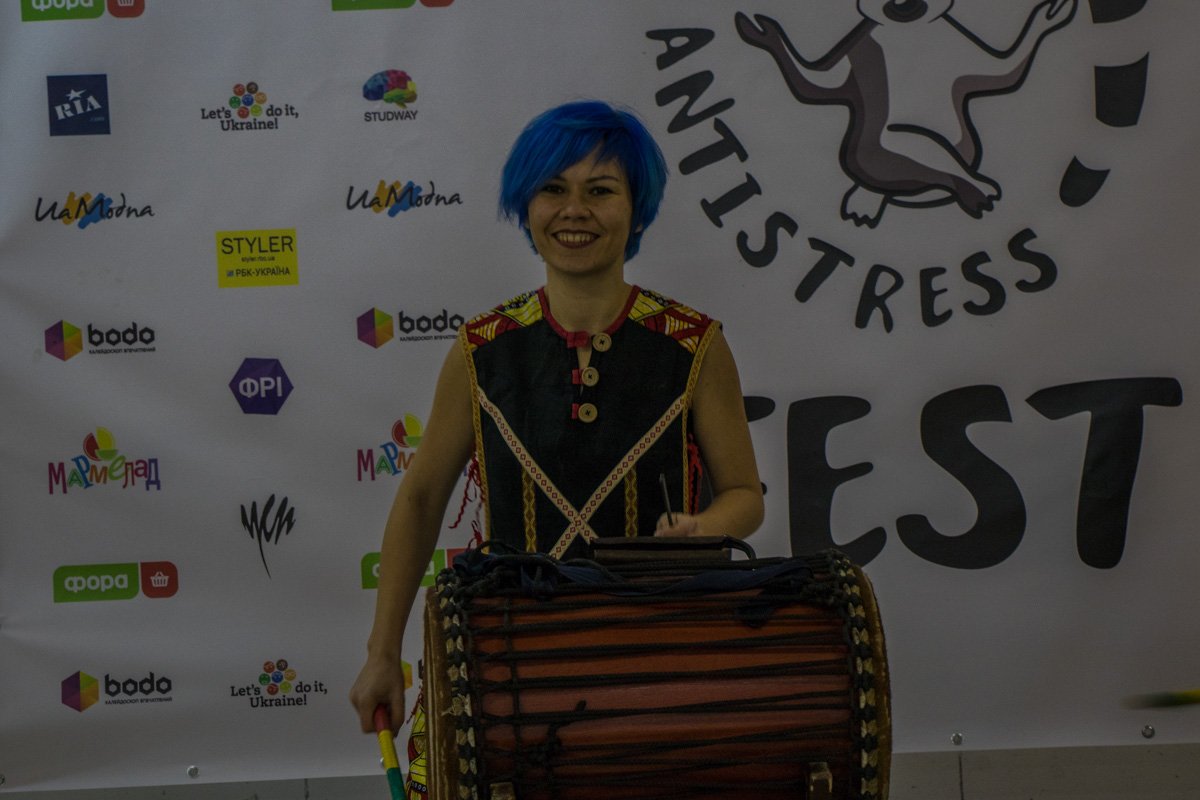 Этой девушке вовсе не до стресса и переживаний Этой девушке вовсе не до стресса и переживаний