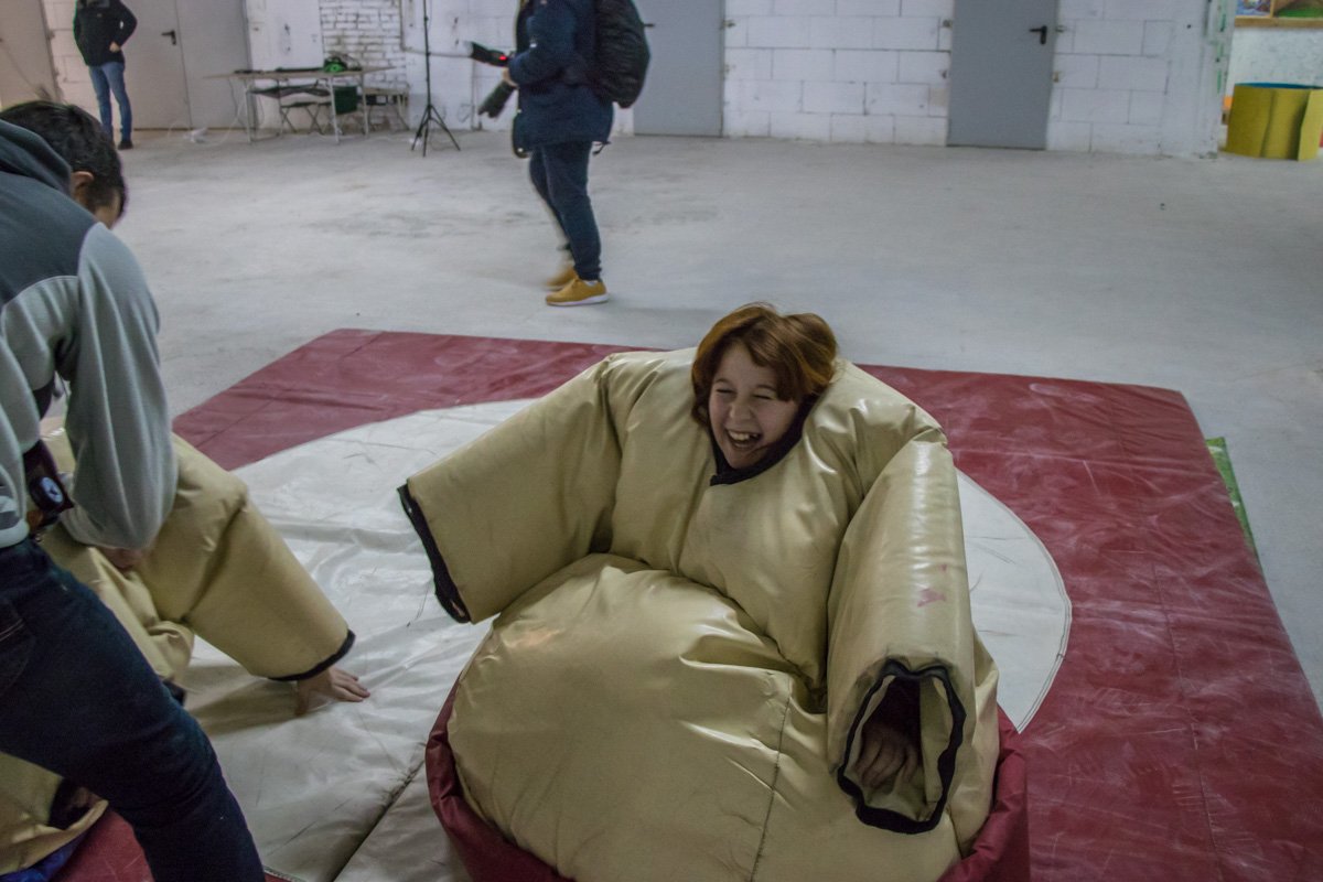 Одна из самых крутых фич фестиваля - возможность побывать "в шкуре" профессионального сумоиста Одна из самых крутых фич фестиваля - возможность побывать "в шкуре" профессионального сумоиста