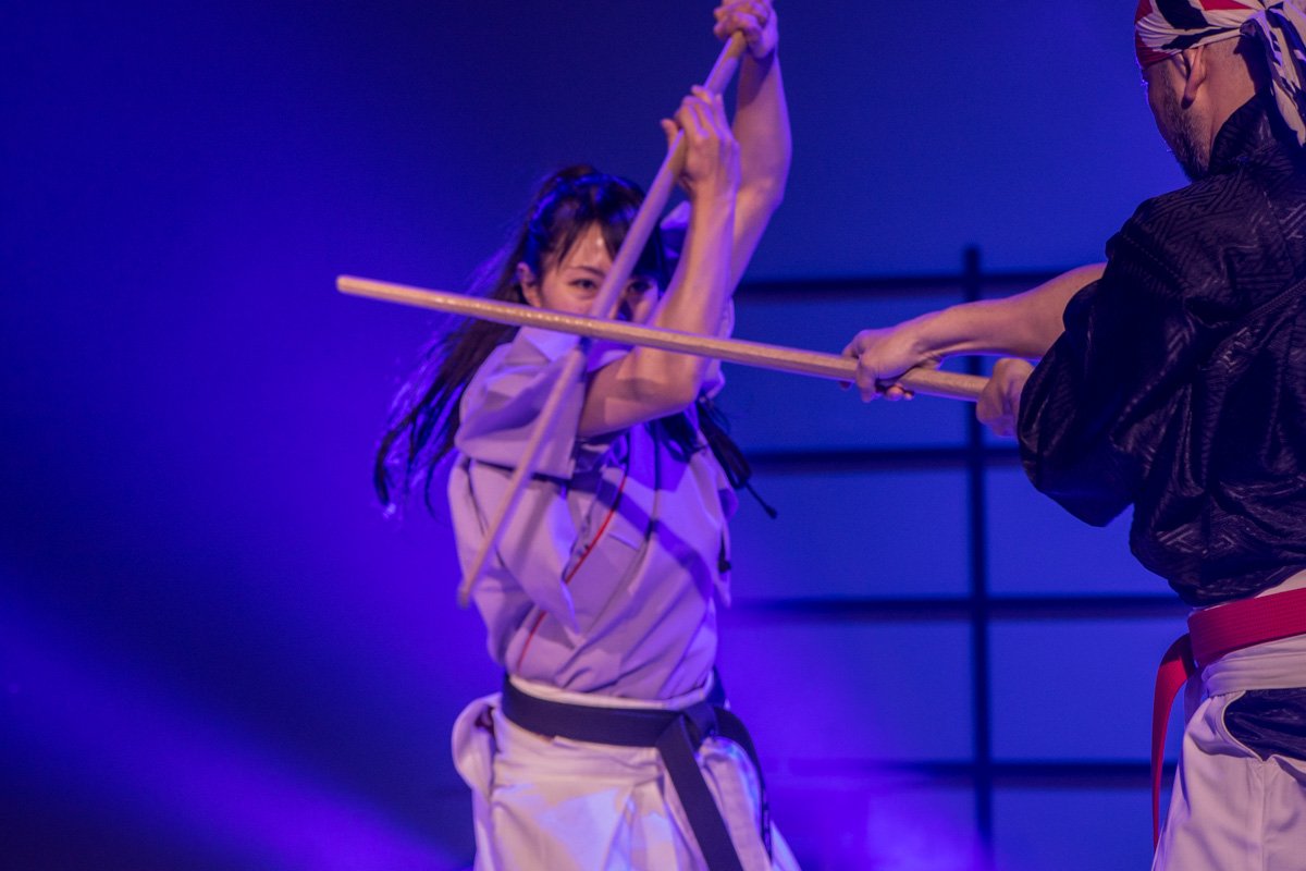 В мужской команде самураев также есть хрупкая, но боевая девушка