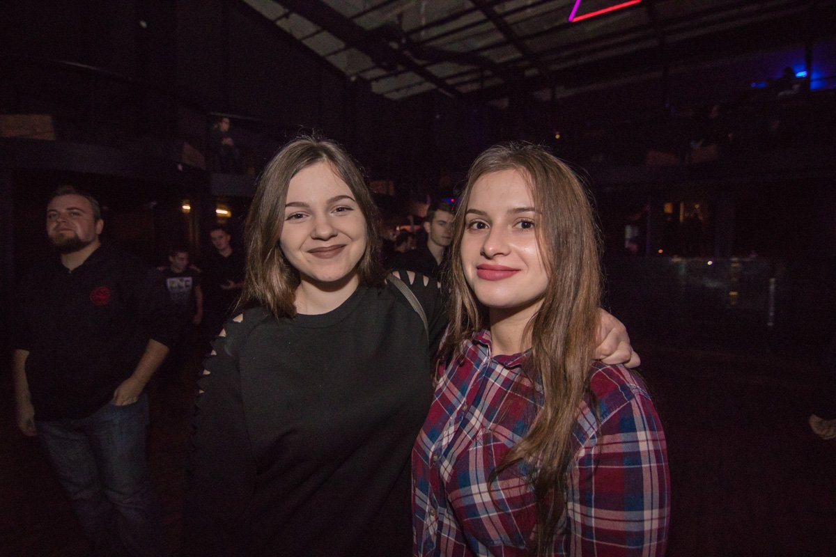 В это время люди с удовольствием фотографировались и делали селфи