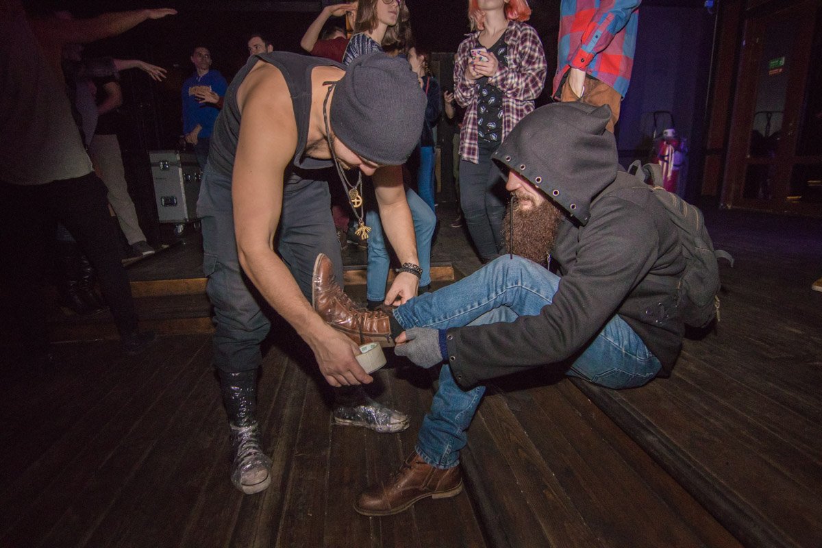 Опытные фанаты заранее знали чего ожидать