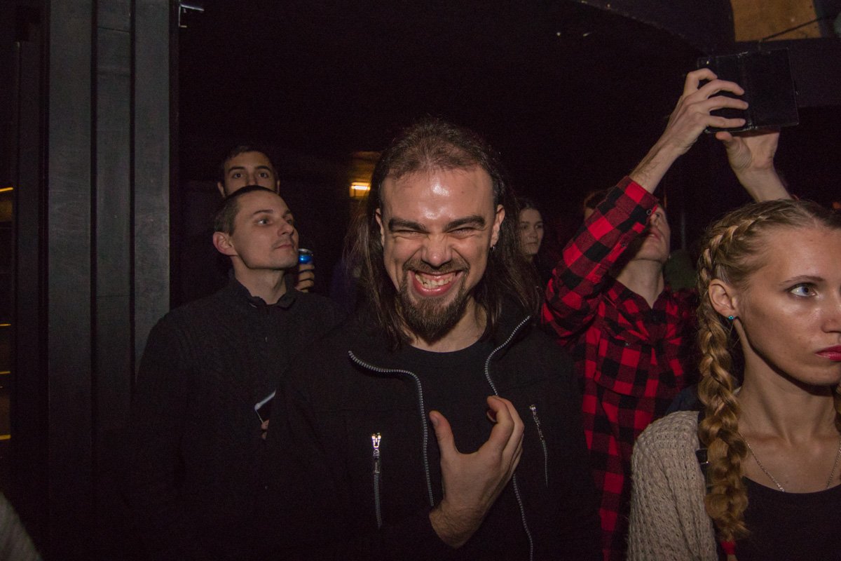 На концерте присутствовали не только молодые панки, но и бывалые 