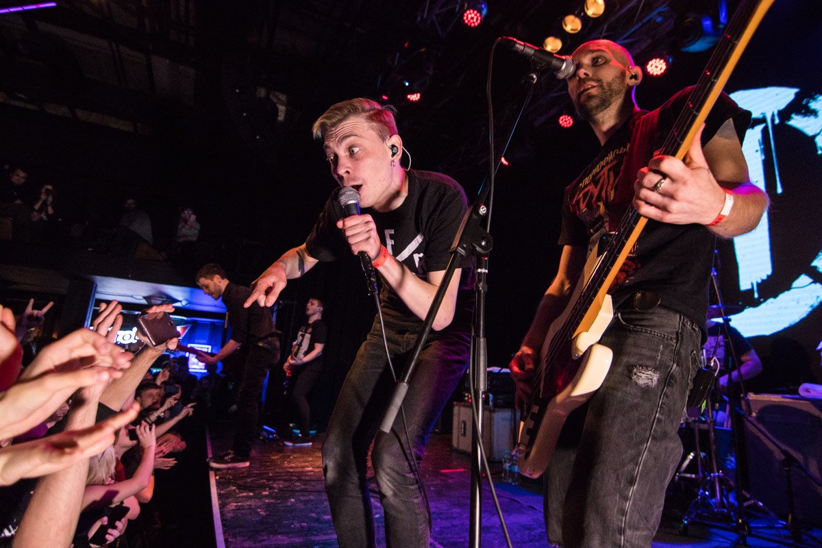 Вокалист уделял много времени зрителям