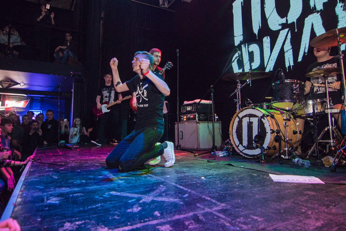 Из-за такой отдачи исполнителей, сил не всегда хватало