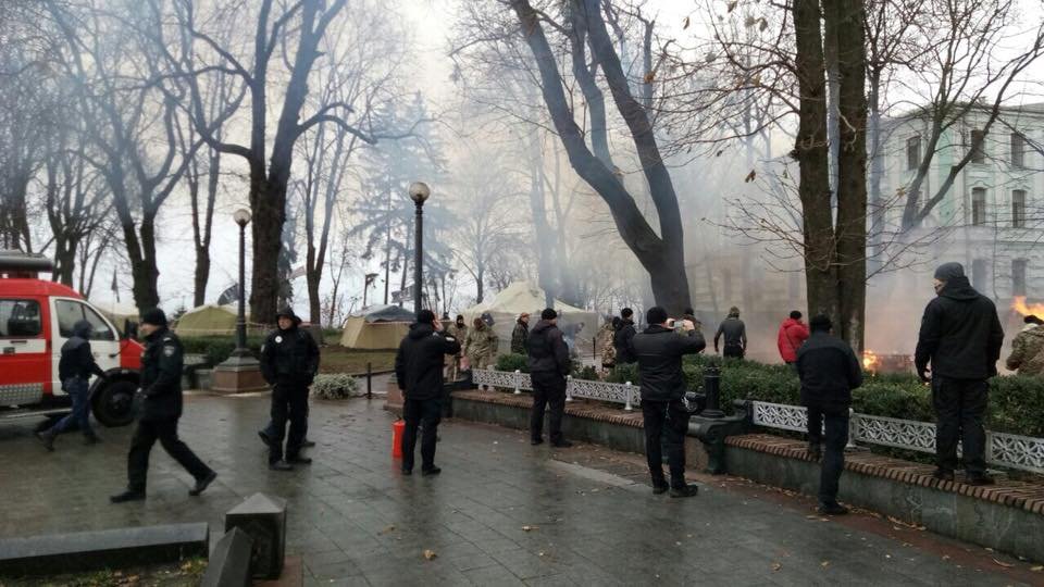 Под Верховной Радой случился пожар