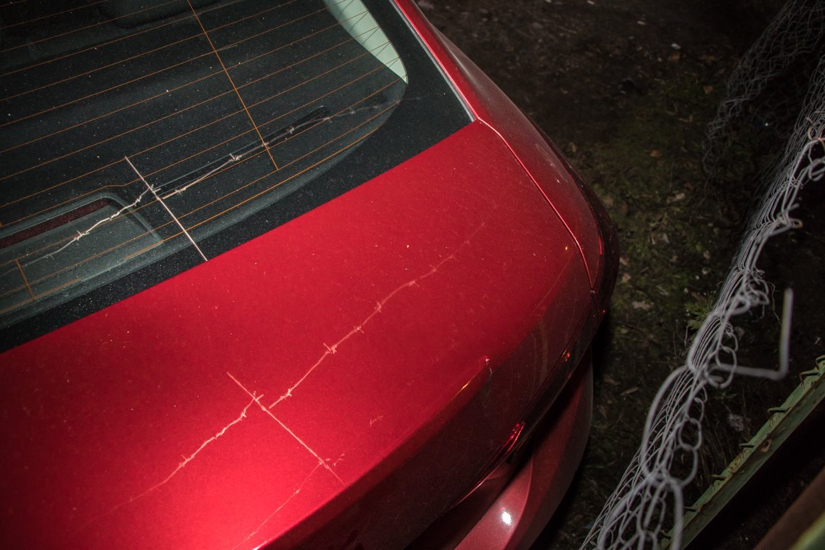 Volkswagen поцарапал две машины Volkswagen поцарапал две машины