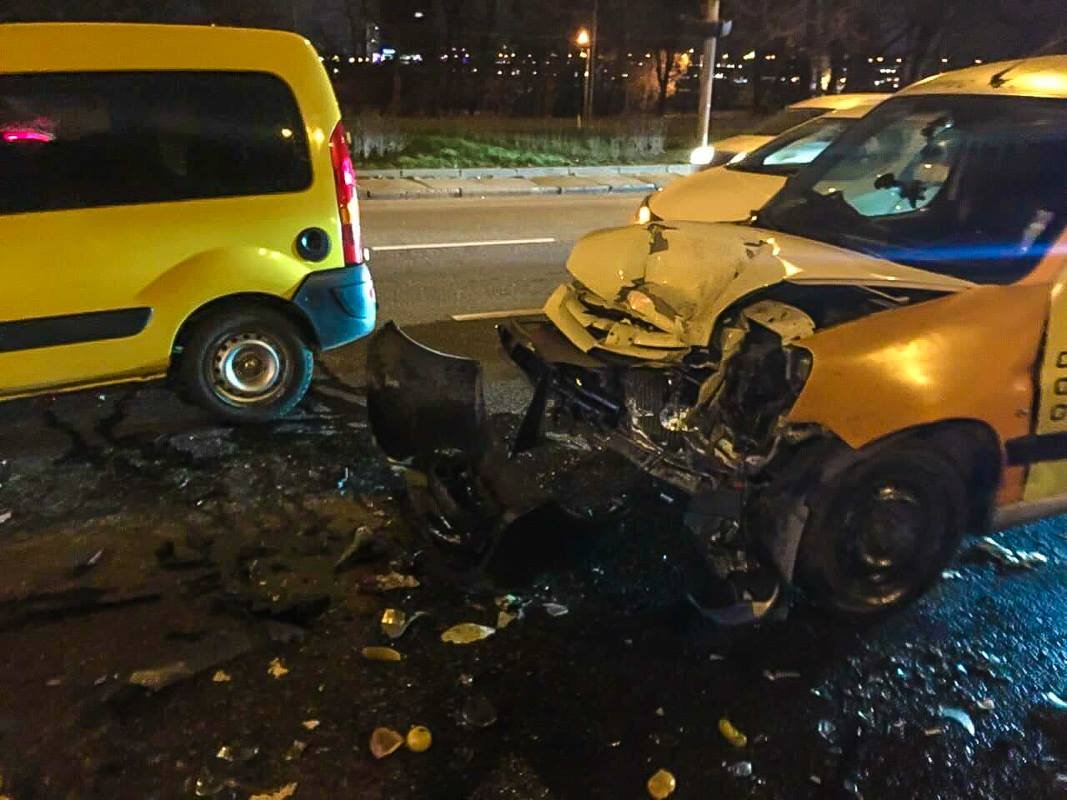 Авария произошла в районе памятника основателям Киева