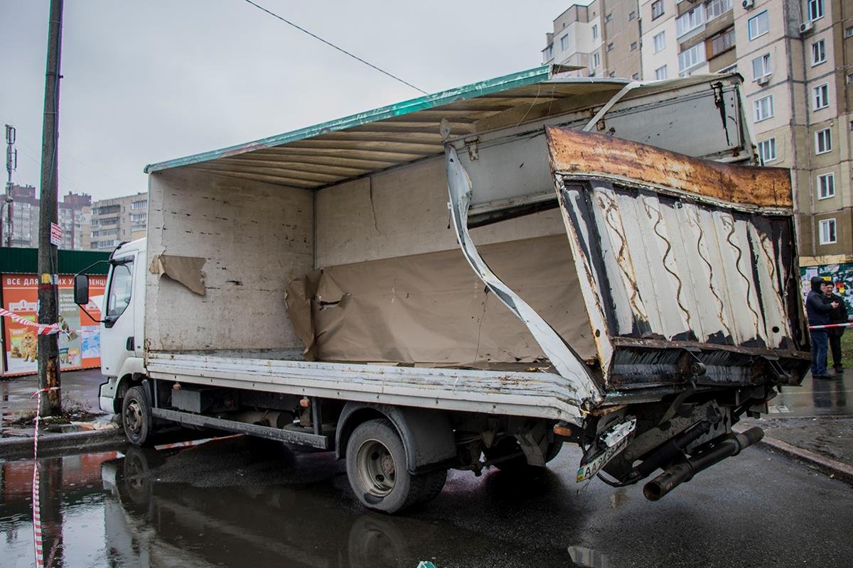 Припаркованный грузовик был пустой Припаркованный грузовик был пустой