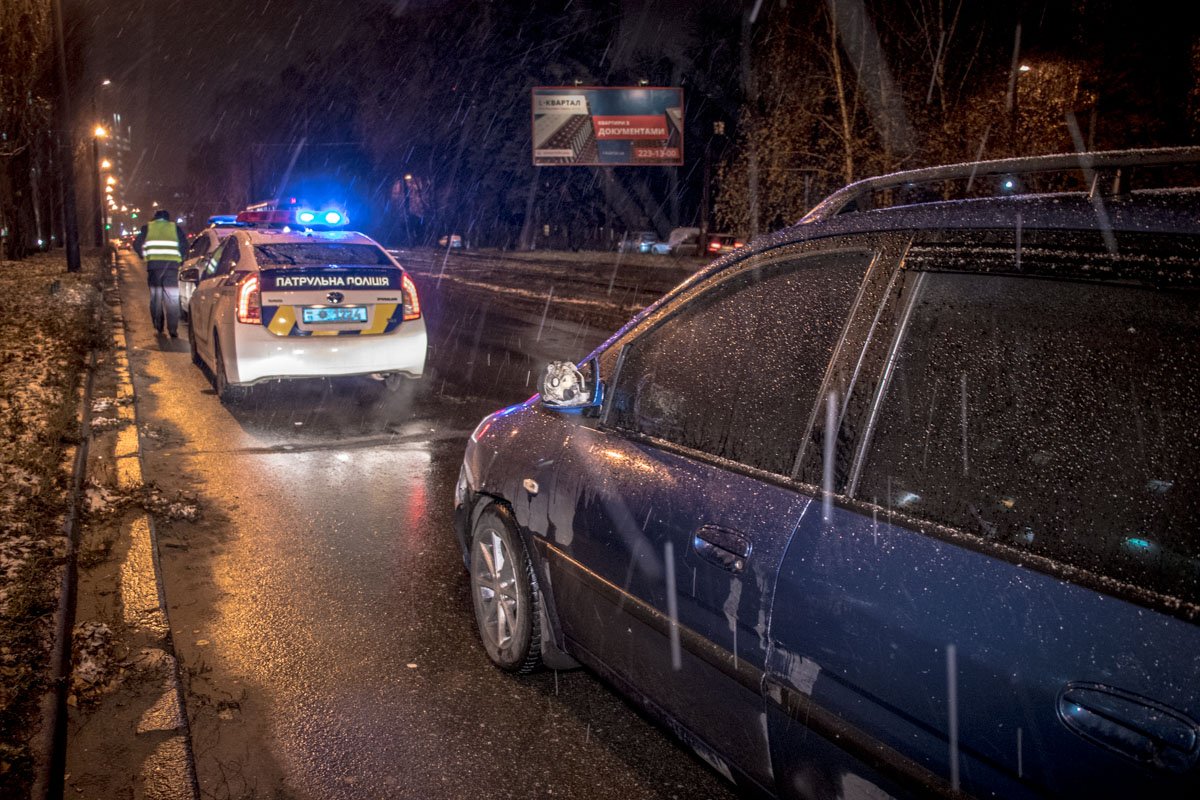 От удара женщина получила травмы, из-за чего скорая госпитализировала пострадавшую От удара женщина получила травмы, из-за чего скорая госпитализировала пострадавшую