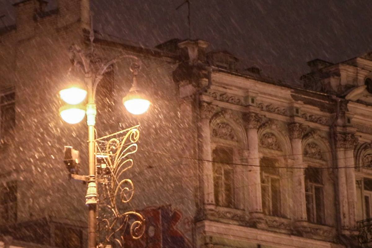 К сожалению, снег сразу же тает из-за плюсовой температуры К сожалению, снег сразу же тает из-за плюсовой температуры