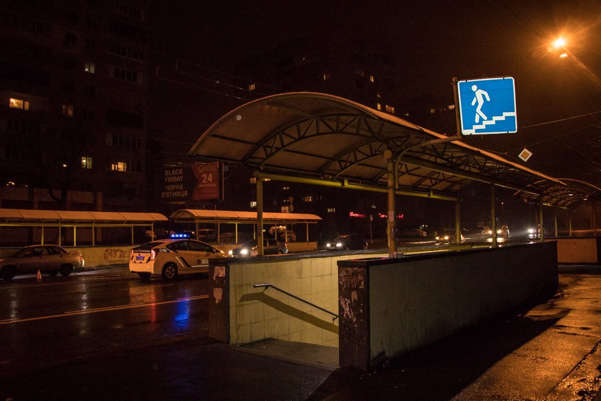 Рядом с местом аварии находится подземный переход для пешеходов Рядом с местом аварии находится подземный переход для пешеходов