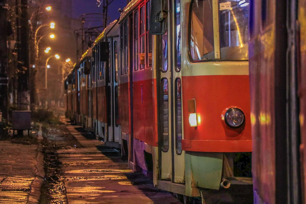 Машины врезались прямо на трамвайных путях 