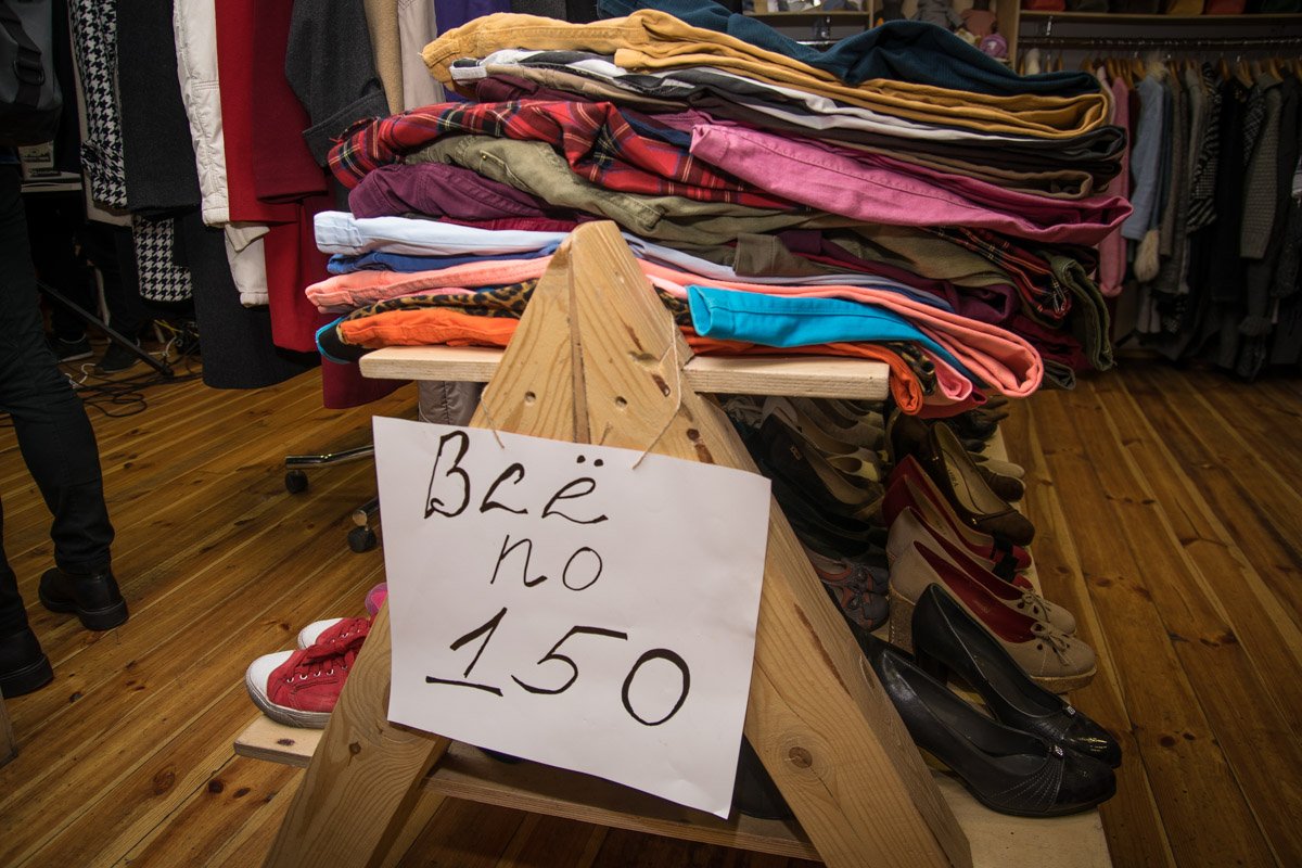 За три года продано около сотни вещей