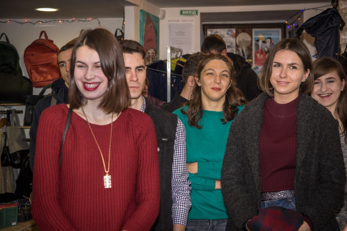 На аукционе было до сотни гостей