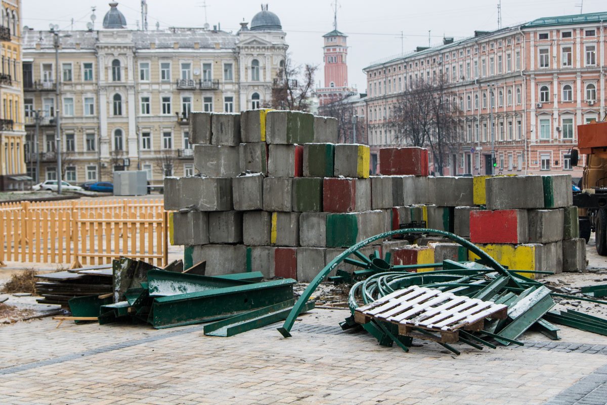 Ограды, которые будут устанавливать вокруг елки