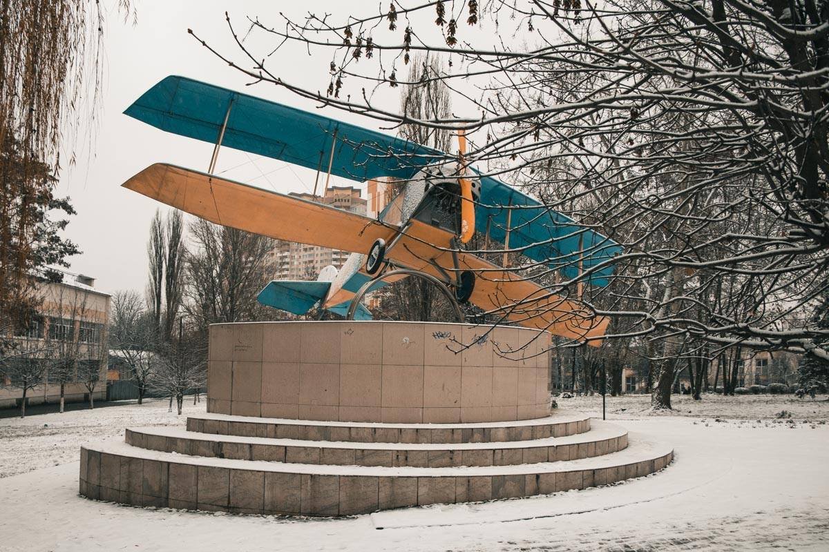 Самолет грустит в одиночестве