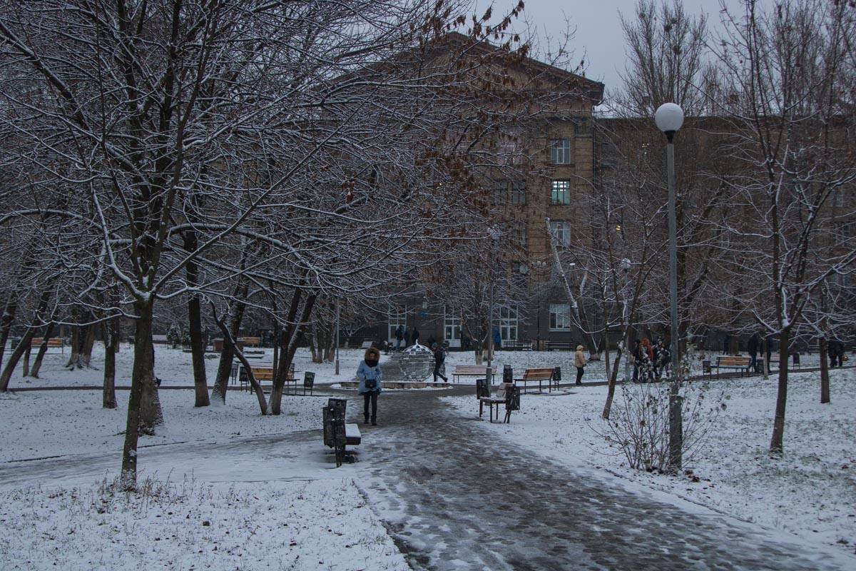 Город укутался в пушистую белую шаль