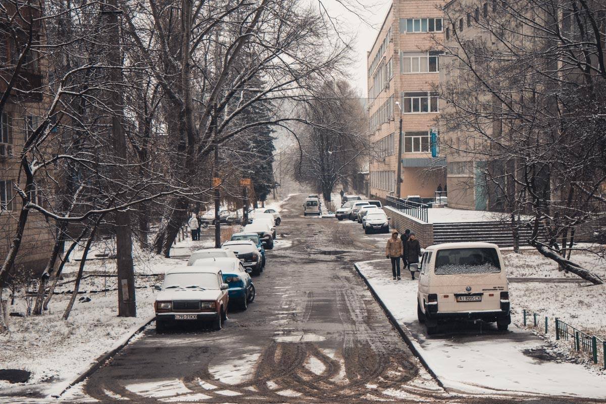 Дороги словно кто-то нарисовал на белом полотне