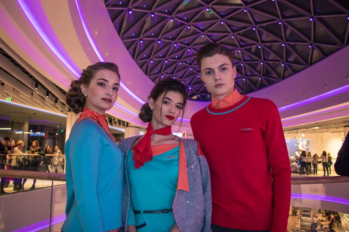 Свои наряди для стюардесс создавали 10 молодых дизайнеров 