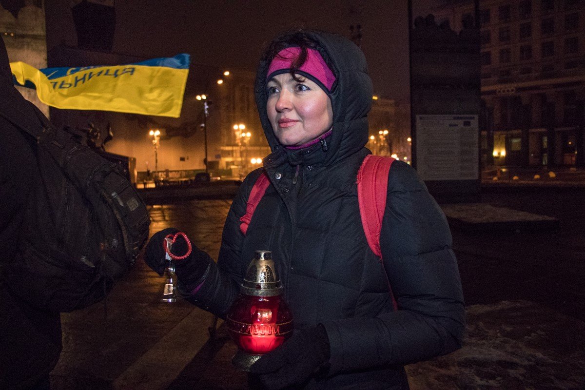 В память о студентах зажгли лампадки В память о студентах зажгли лампадки